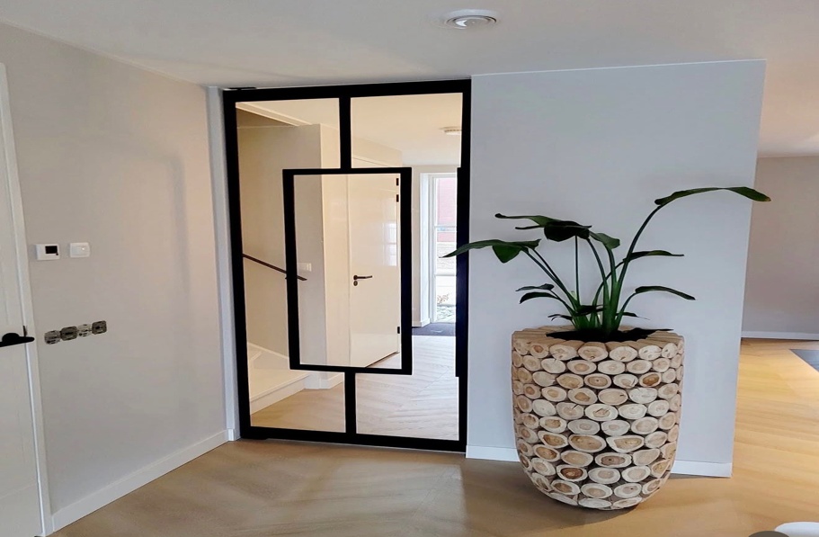 Internal pivot steel doors with glass, made bespoke